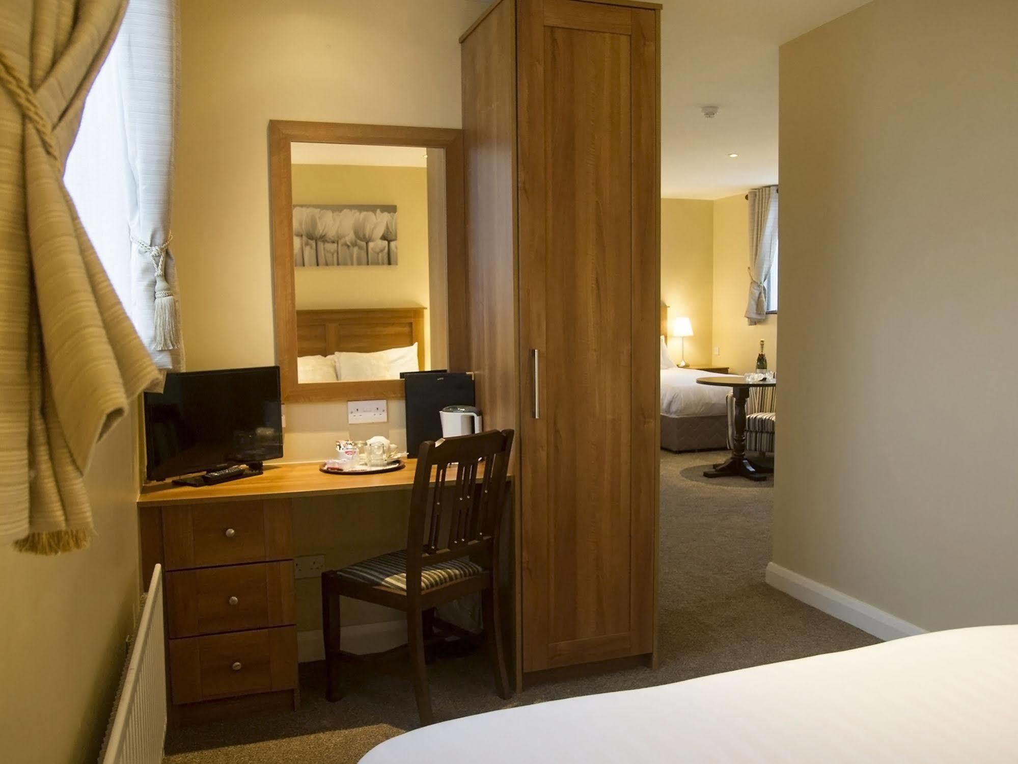 Hillview Self Catering Apartment Lusk Ngoại thất bức ảnh