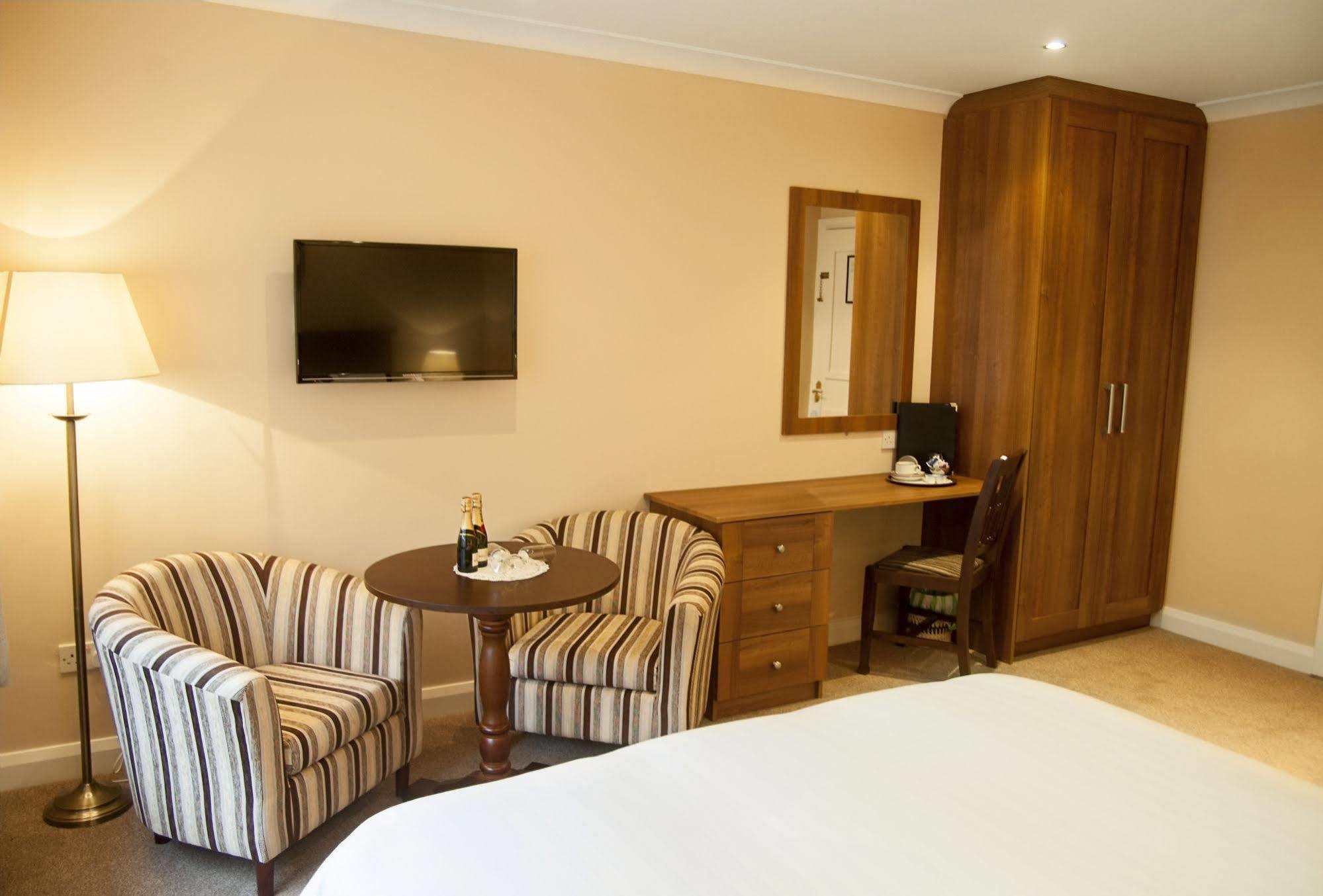 Hillview Self Catering Apartment Lusk Ngoại thất bức ảnh