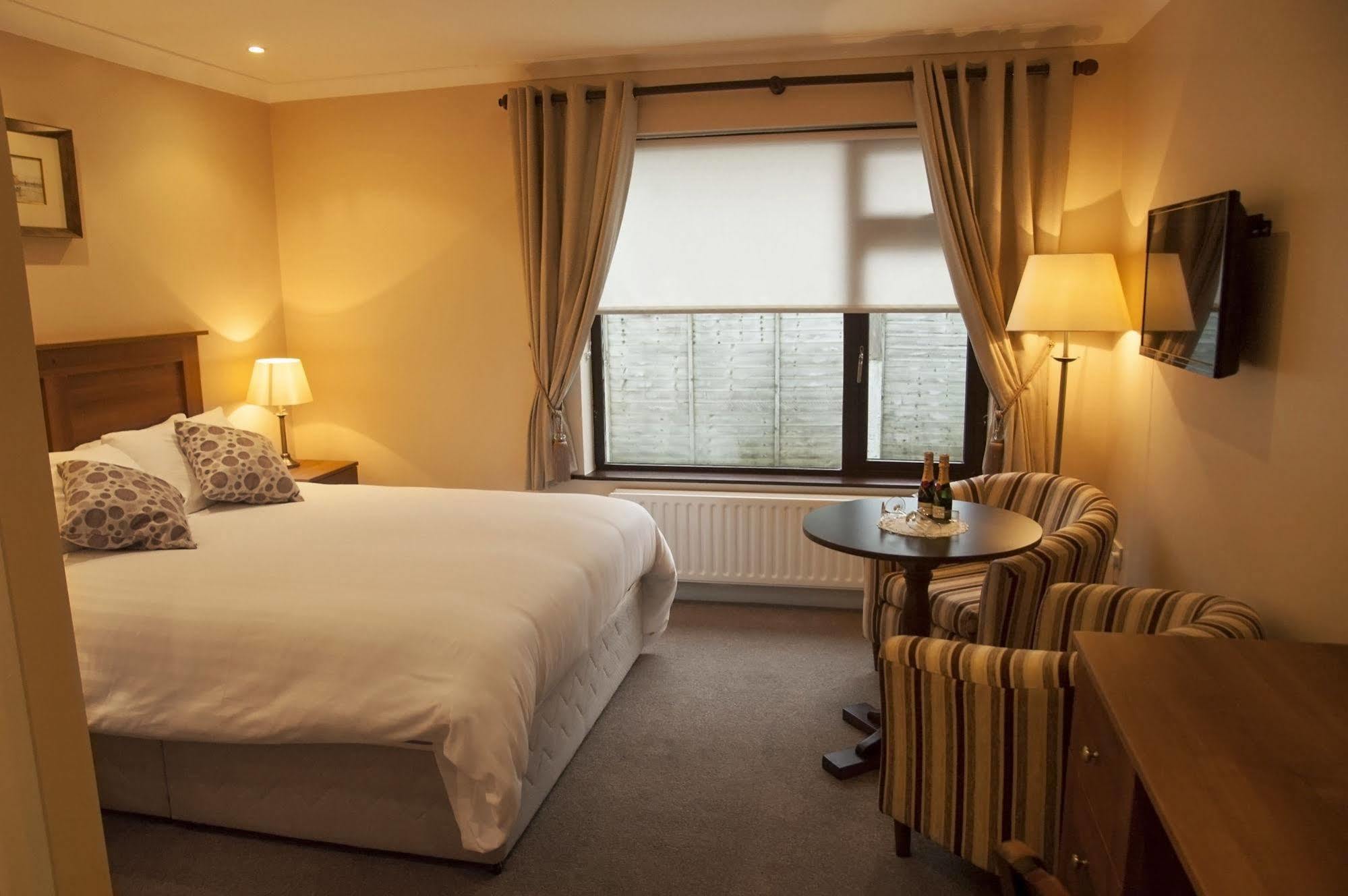 Hillview Self Catering Apartment Lusk Ngoại thất bức ảnh