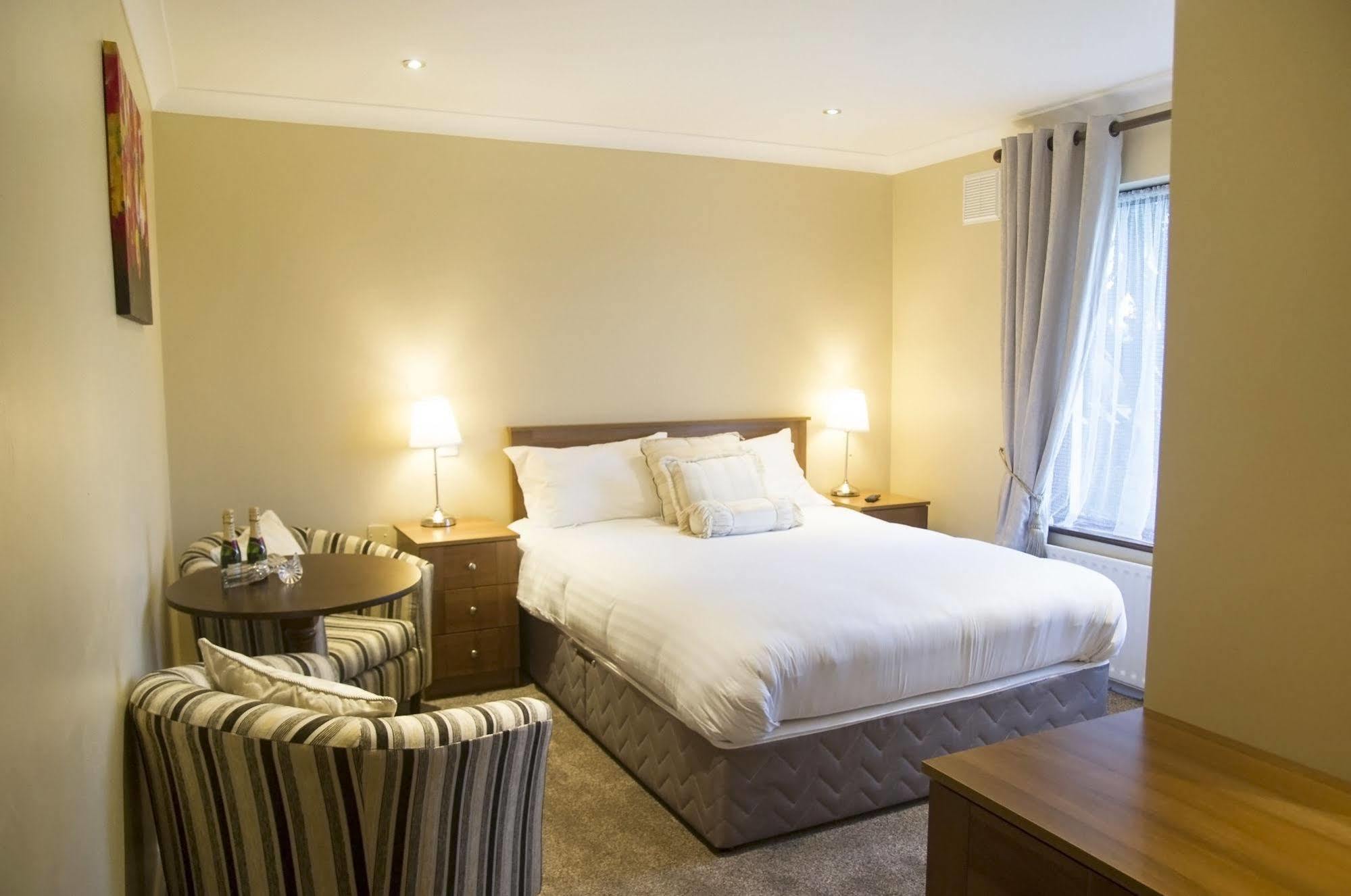 Hillview Self Catering Apartment Lusk Ngoại thất bức ảnh