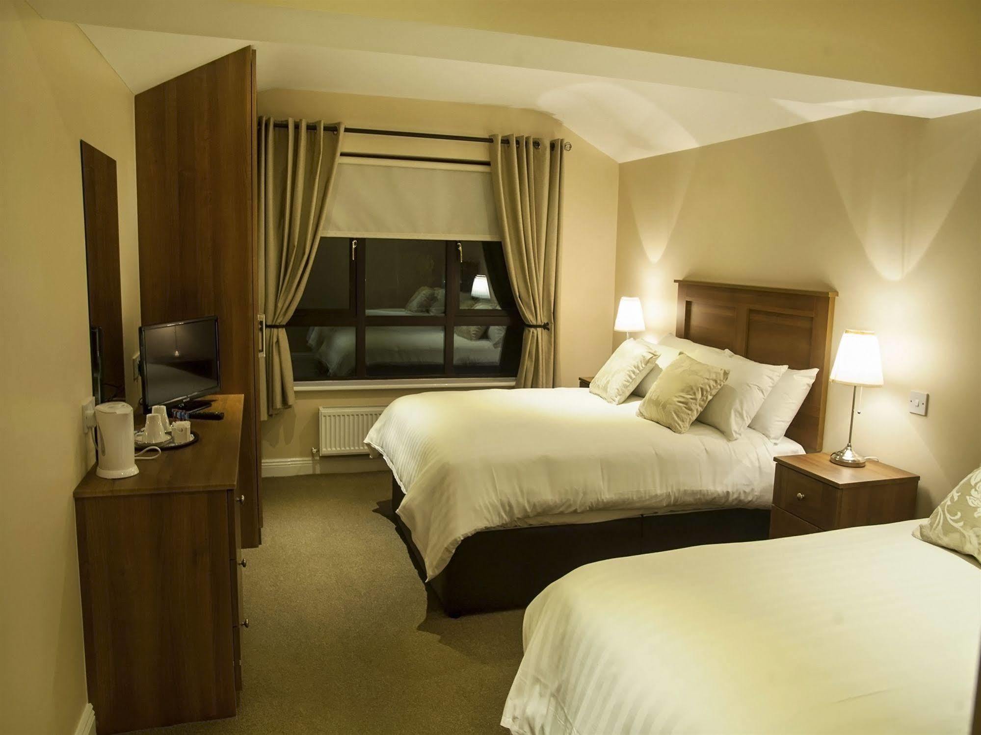 Hillview Self Catering Apartment Lusk Ngoại thất bức ảnh