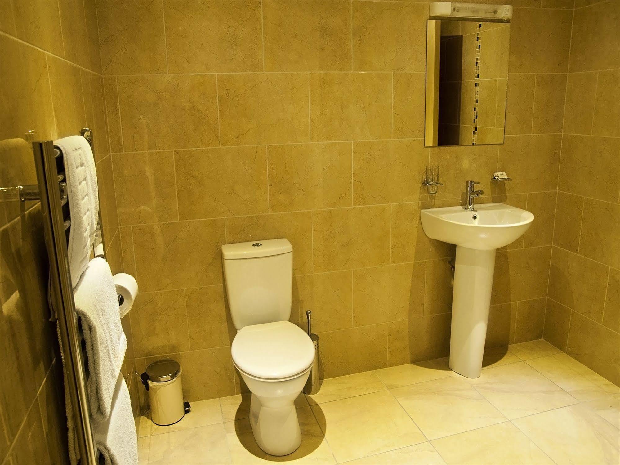 Hillview Self Catering Apartment Lusk Ngoại thất bức ảnh