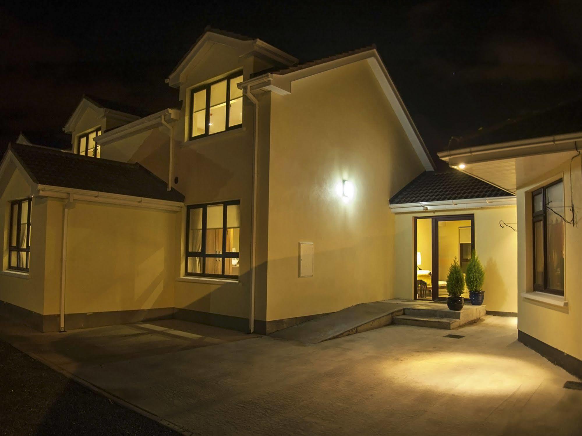Hillview Self Catering Apartment Lusk Ngoại thất bức ảnh